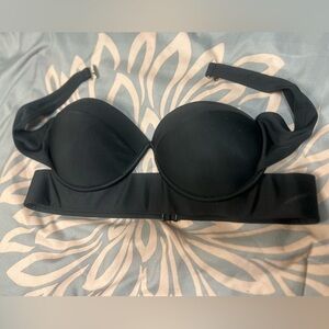 🌻Black Strapless swim top🌻